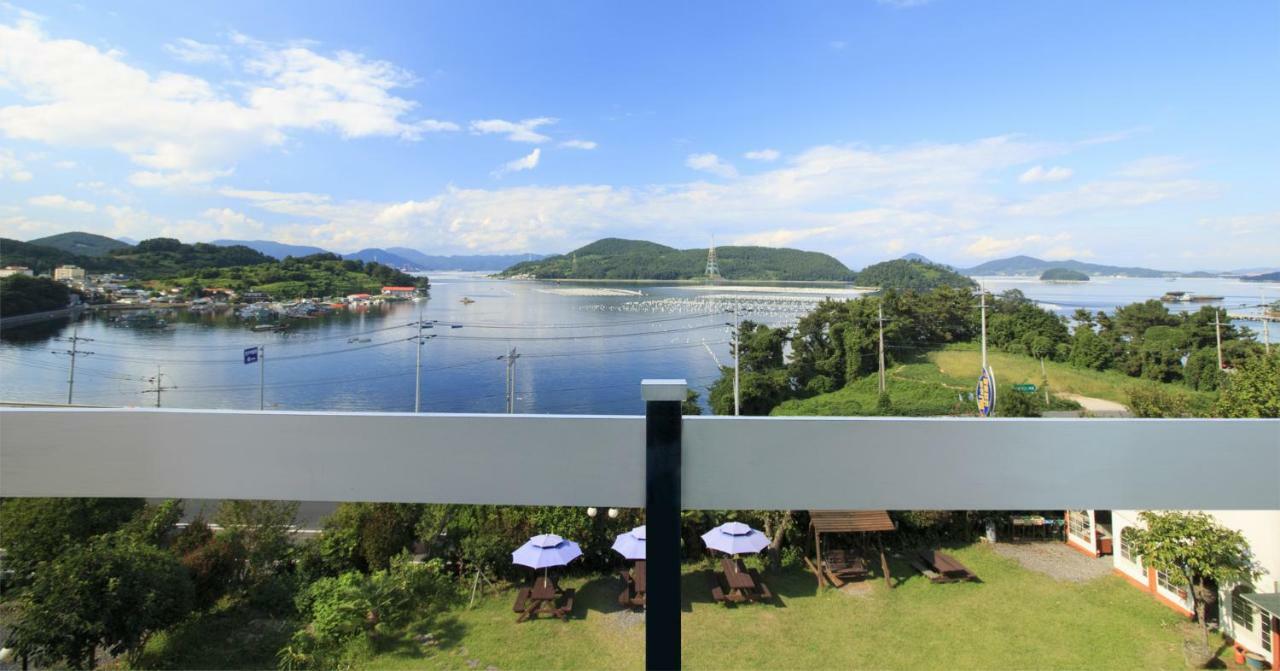 Tongyeong Paper Island Pension מראה חיצוני תמונה