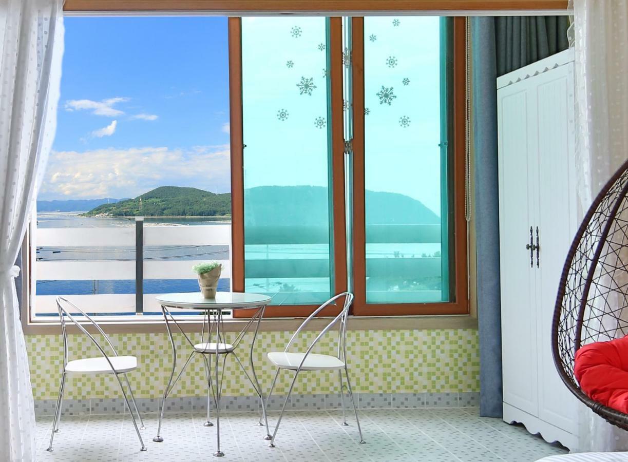 Tongyeong Paper Island Pension מראה חיצוני תמונה